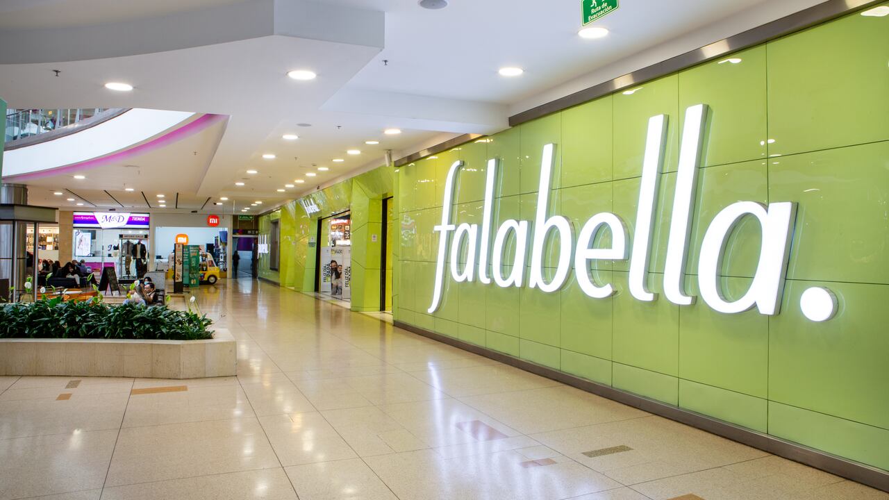 Los estudiantes beneficiados por el Programa “Haciendo Escuela” de Falabella pertenecen al colegio José Asunción Silva de Bogotá, institución que hace parte de dicho programa, y fueron seleccionados a través de una evaluación de habilidades y teniendo en cuenta que estuvieran interesados en aprender sobre el mundo de la programación.