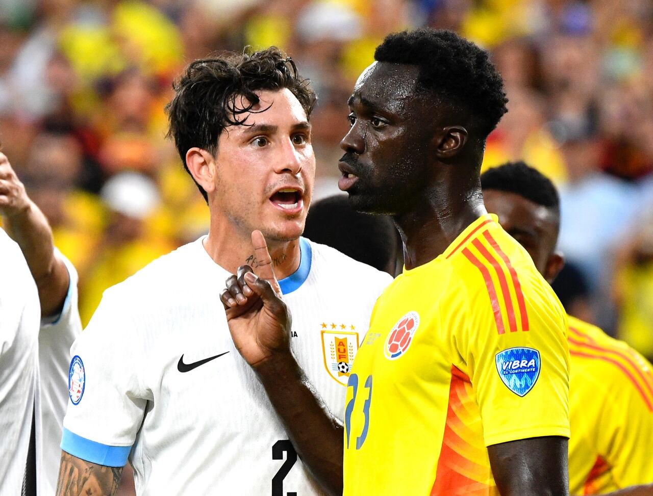 José María Giménez y Dávinson Sánchez en el partido de semifinales de la Copa América 2024.