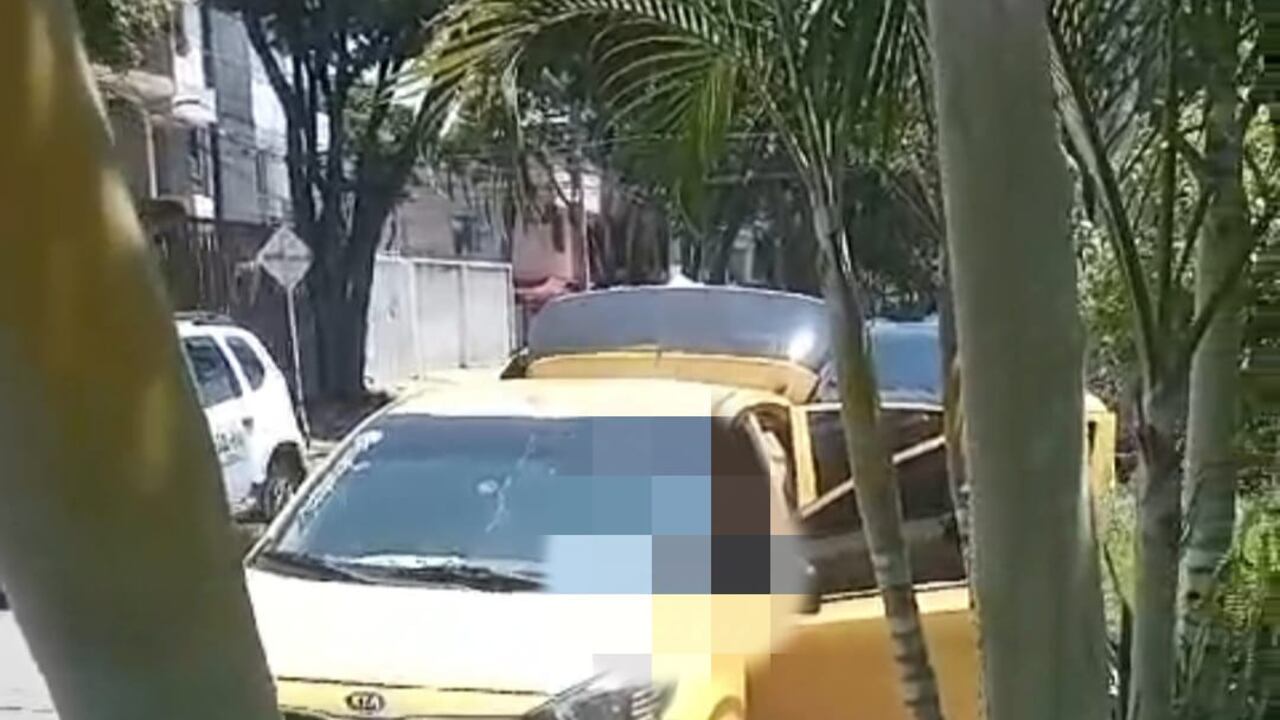 El conductor estaría en la pista de la Carrera 50 con Calle 10 desde el sábado, la dueña del vehículo activó el GPS y así pudo ser localizado, pero estaba sin vida. Foto Tomada de redes