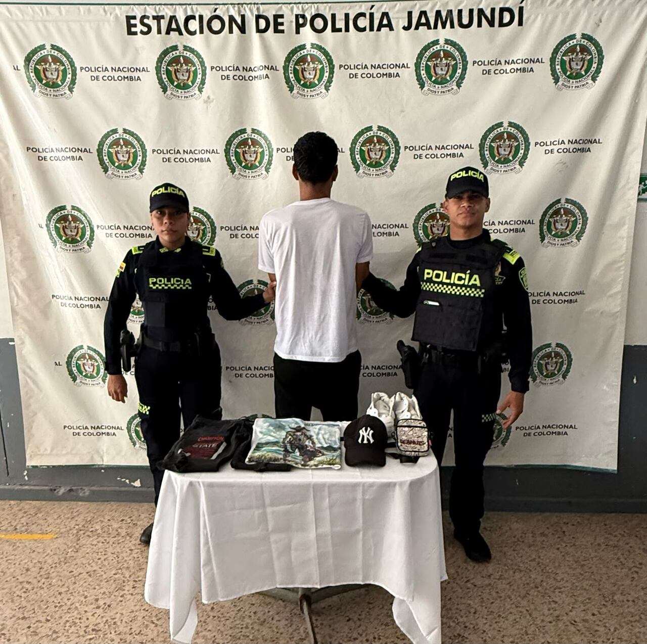 El detenido fue puesto a disposición de la Fiscalía General de la Nación y posteriormente presentado ante un Juez de Control de Garantías.