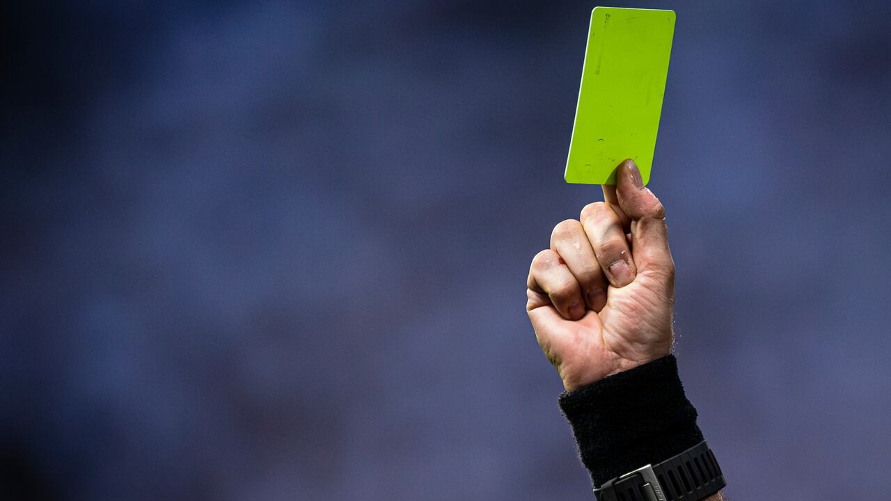 Árbitro es suspendido en Tailandia por racismo