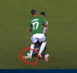 Así fue la fuerte falta de Roberto Fernández sobre Cuti Romero en el juego Bolivia vs Selección Argentina.