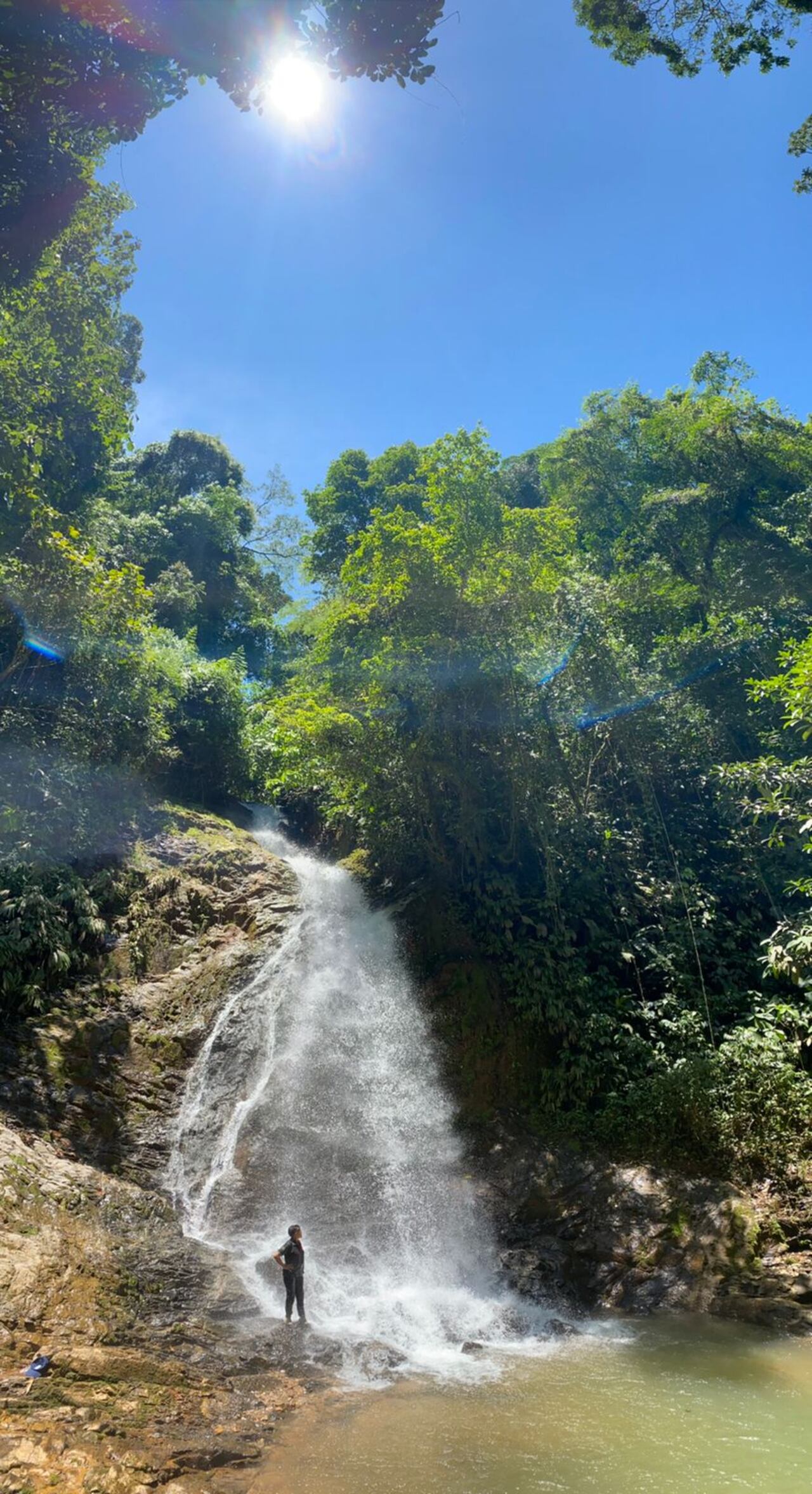 Torrentosas cascadas son la ‘joya de la corona’ para los turistas en zonas rurales del Caquetá. Una de ellas es La Avispa (foto), ubicada en la vereda La Holanda, en Florencia.
Foto: Agencia Kuriara Travel