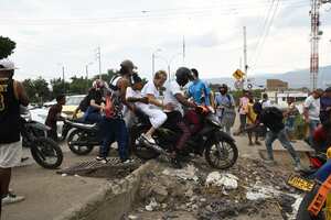 Los ciudadanos han tenido que utilizar otras formas de transporte. (foto: Wirman Ríos)