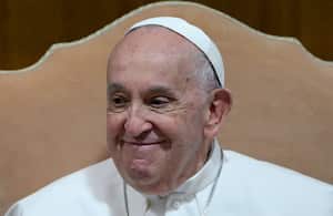 El Papa Francisco sonríe durante la jornada de clausura del Encuentro Internacional del Sentido en el Vaticano.