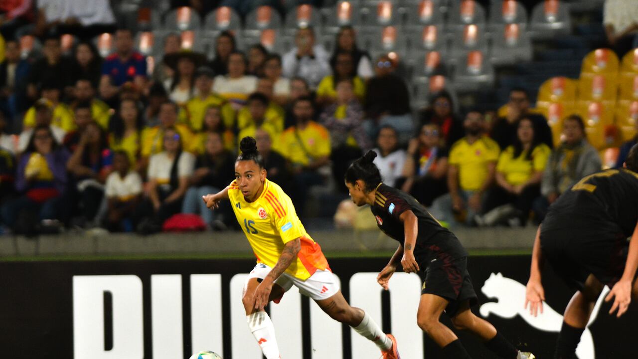 Imagen de partido entre Colombia y Perú por la fecha 1 de la Liga de Naciones Femenina.