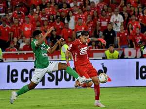 América goleó 5-0 al Deportivo Cali en el clásico femenino de la Liga colombiana que se realizó este domingo en la cancha del estadio Pascual Guerrero.
en el mismo estadio horas despues,
América venció 5-2 al Deportivo Cali, en la versión número 300 del clásico del vallecaucano por la Liga colombiana, en una tarde-noche soñada para todos los hinchas escarlatas, en el estadio Pascual Guerrero.