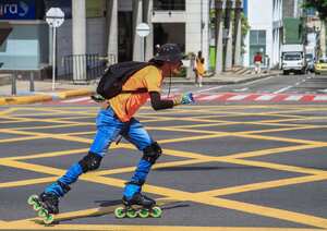 Los ciudadanos se movilizaron en patines, bicicletas y patinetas.