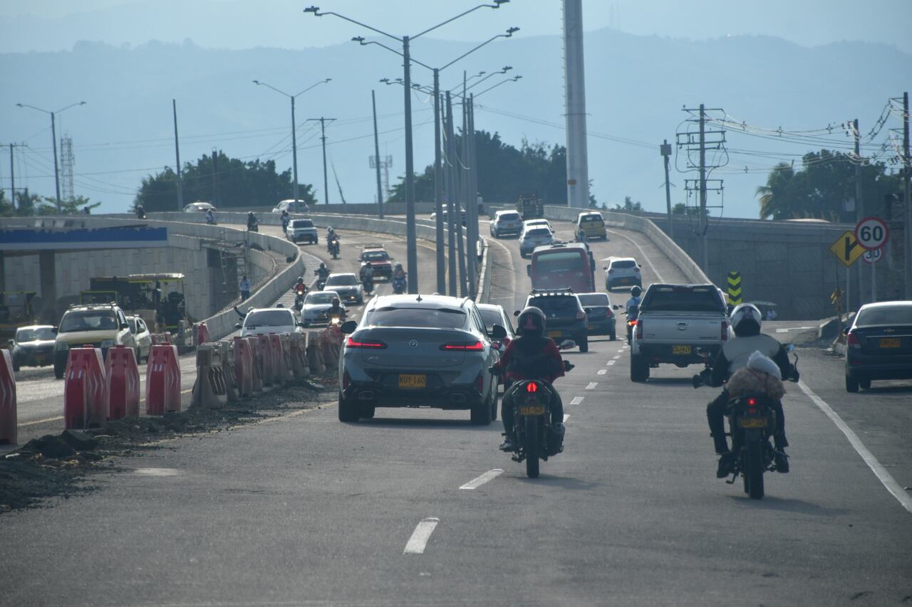 Este domingo 5 de mayo, se abrió la otra calzada del puente de Juanchito.
Puente que comunica a Cali con Candelaria.