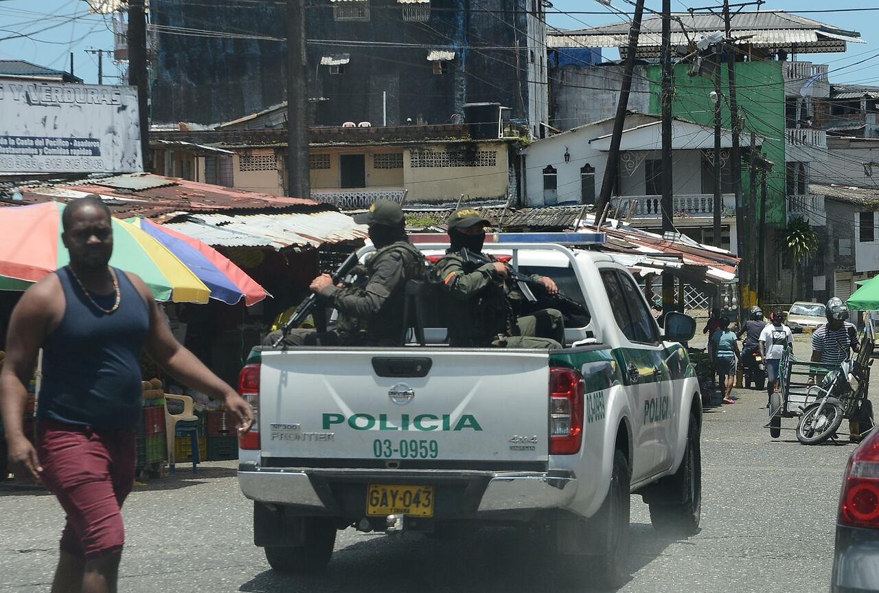 Los líderes sociales le solicitaron al ministro de Defensa, Iván Velásquez, instalar durante un par de días un puesto de control en Buenaventura para lograr acciones contundentes para recuperar la tranquilidad de los ciudadanos.