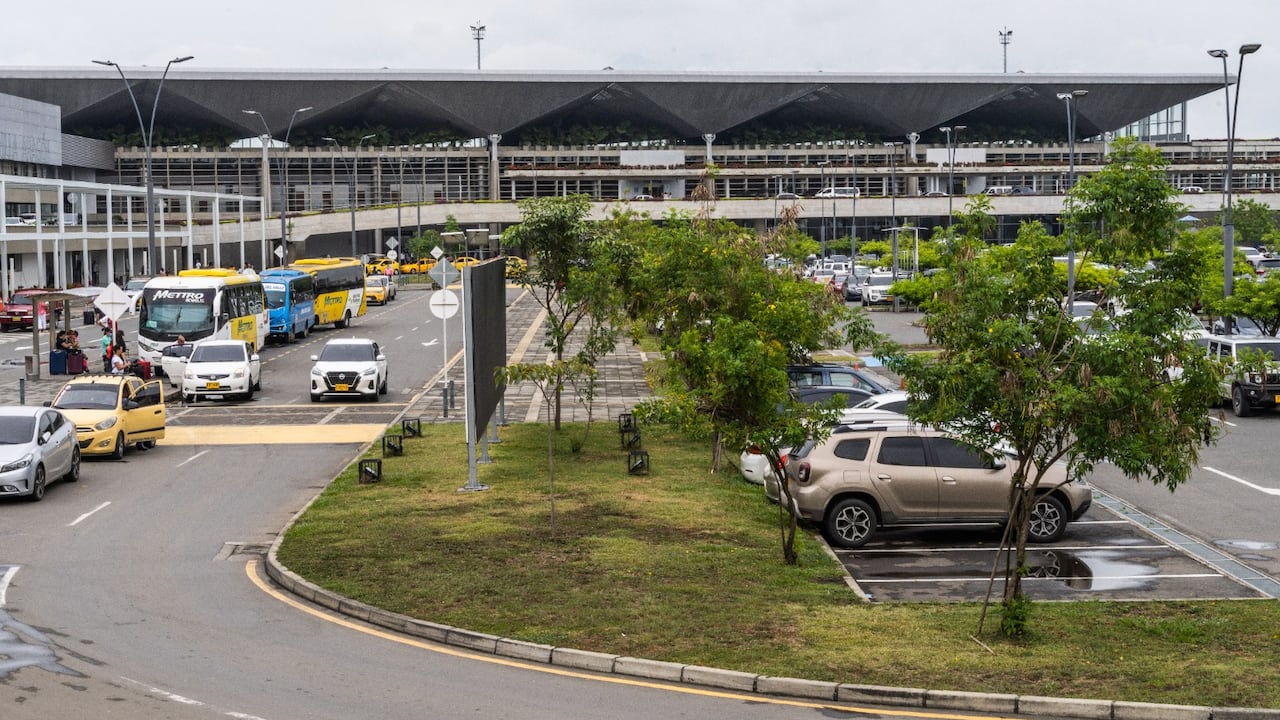 El aeropuerto Alfonso Bonilla Aragón, anunció el Gobierno, será entregado a la Aerocivil. Líderes y gremios piden firmar un otrosí a Aerocali. Foto de El País