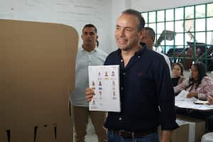 El candidato a la alcaldía de Cali, Alejandro Eder, salió a votar con su familia. Elecciones Regionales 2023 en Cali, Valle del Cauca