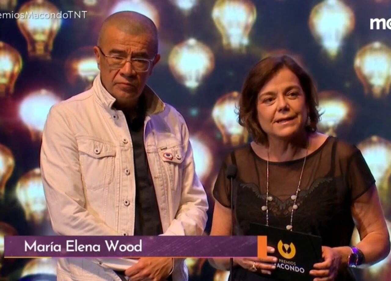 Dago García y María Elena Wood entregan el premio a Mejor Largometraje Iberoamericano a "La sociedad de la nieve".