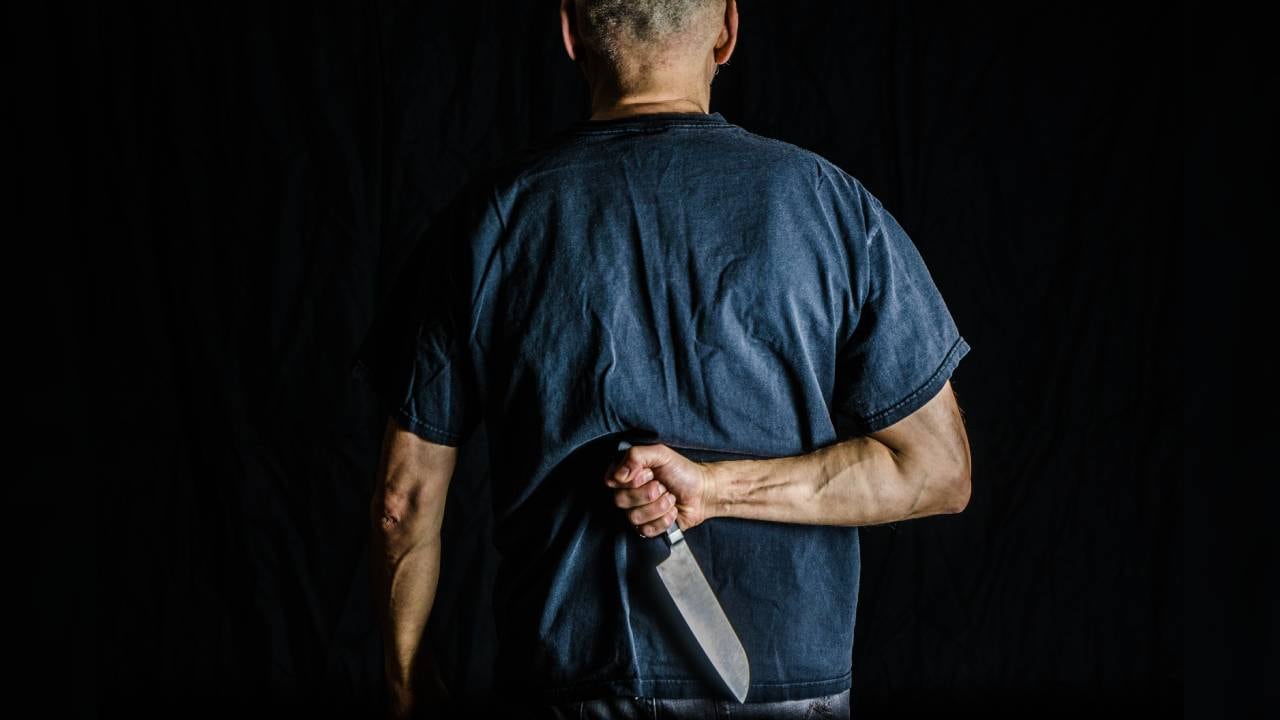 Un vigilante abatió a hombre sin hogar que había atacado en centro comercial.