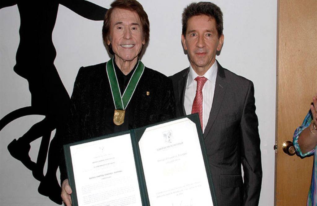 2016: El cantante español Raphael - Rafael Martos Sánchez- como reconocimiento a su carrera, trayectoria y calidad artística. El gobernador Luis Pérez lo llamó “leyenda viva” y “una de las voces más bellas del planeta”.