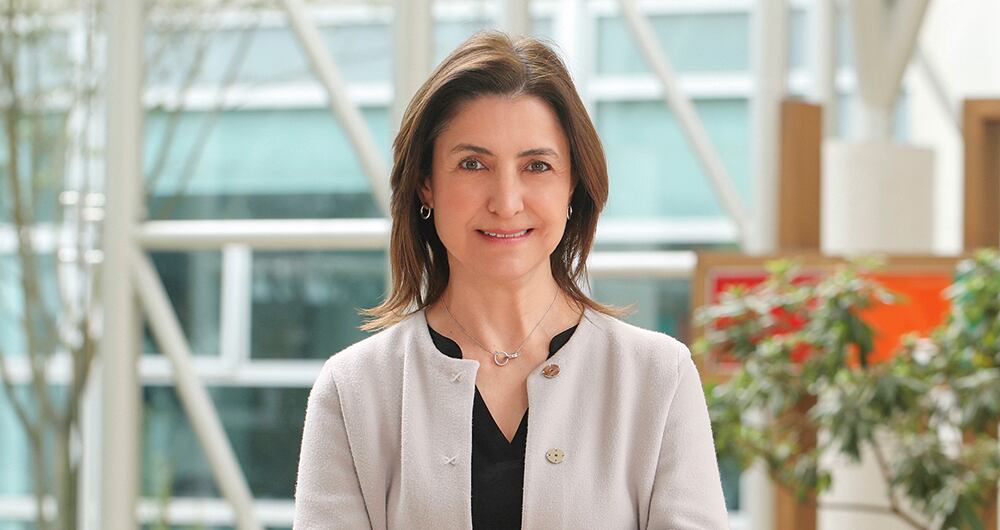 carolina espitia Presidenta de Alpina