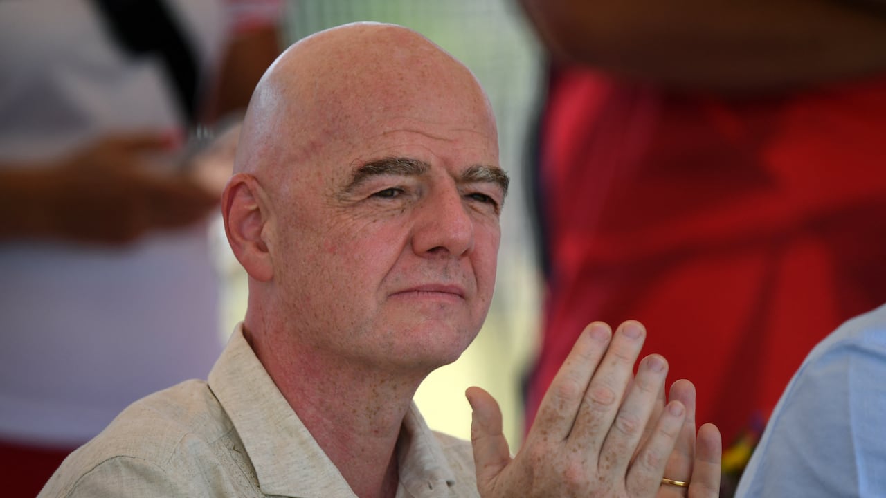 Gianni Infantino en su visita a la ciudad de Cali, Colombia.
