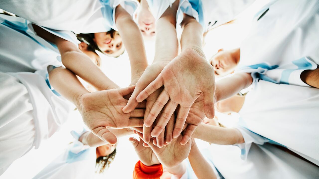 Cadena de comida rápida en California entregan menús infantiles por solo un dólar, en un gesto de solidaridad hacia las familias afectadas por la suspensión del programa SNAP durante el cierre del gobierno federal.