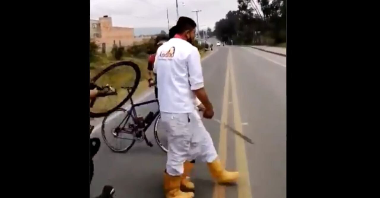 conductor atropella a perro y amenaza con machete a personas que le hicieron reclamo