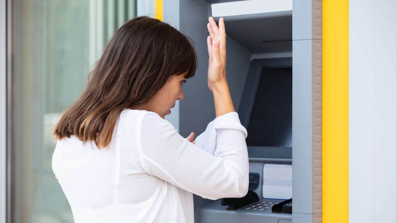 Los delincuentes actúan con agilidad para alterar los movimientos de los usuarios.