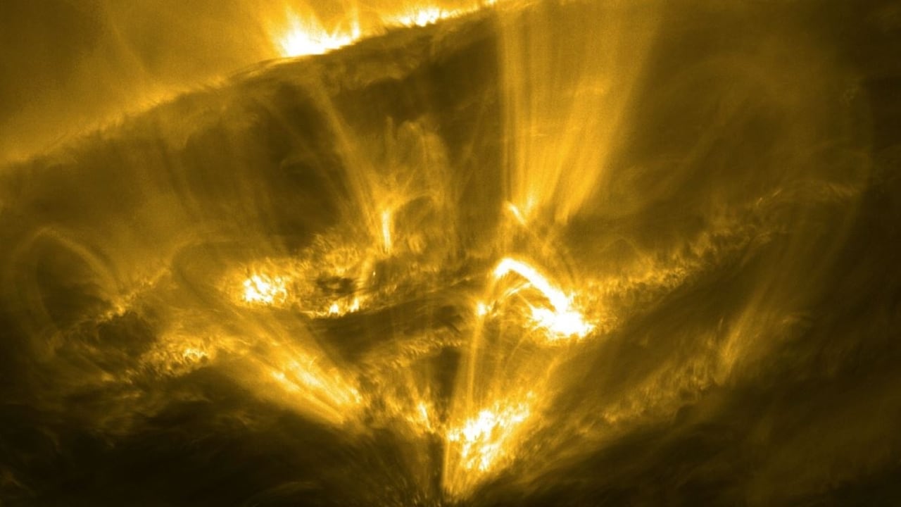 Científicos logran captar una especie de lluvia de 'estrellas fugaces' en el Sol.