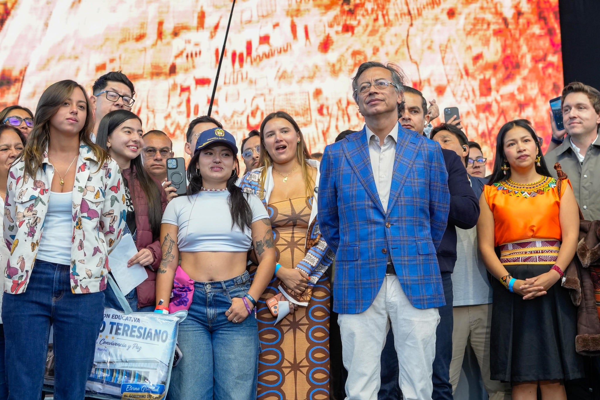 El presidente, Gustavo Petro, el 4 de agosto de 2026 en Soacha (Cundinamarca). A su derecha, primera en la imagen, su hija Antonella Petro Alcocer
