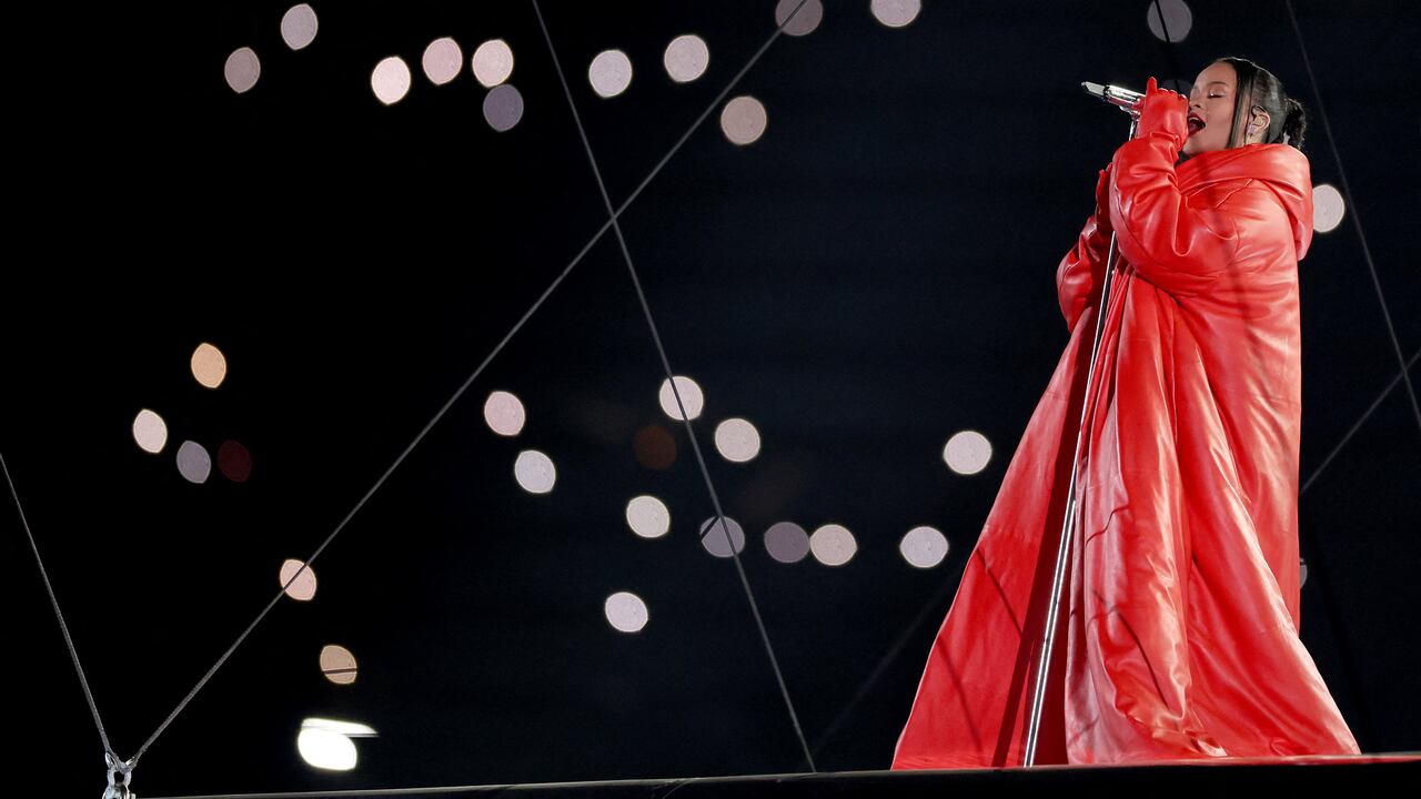 Rihanna en el Super Bowl. Foto: AFP.