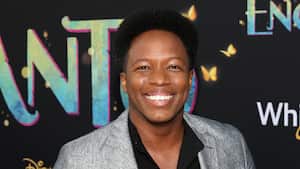 Mauro Castillo asiste al estreno mundial de Encanto de Walt Disney Animation Studios en El Capitan Theatre de Hollywood, California, el 3 de noviembre de 2021.