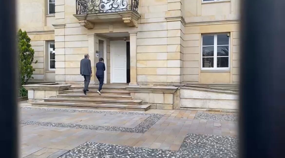 Claudia López alcaldesa de Bogotá entrando a la Casa de Nariño