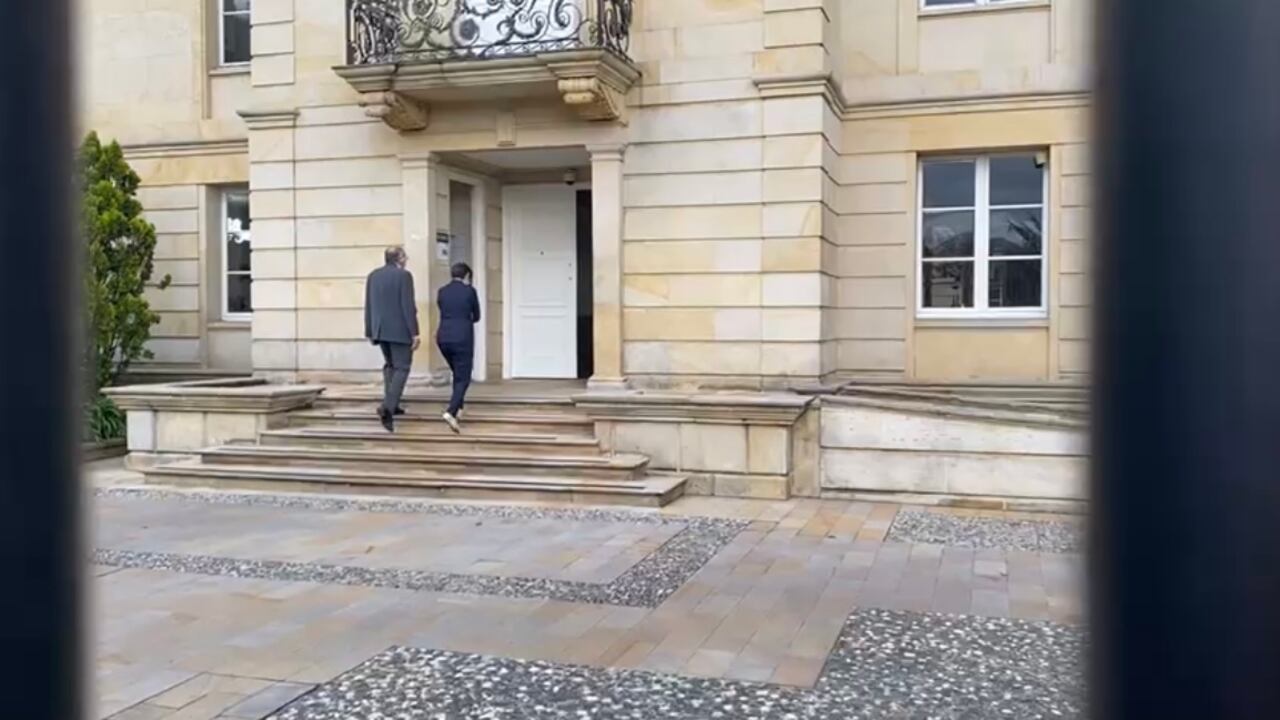 Claudia López alcaldesa de Bogotá entrando a la Casa de Nariño