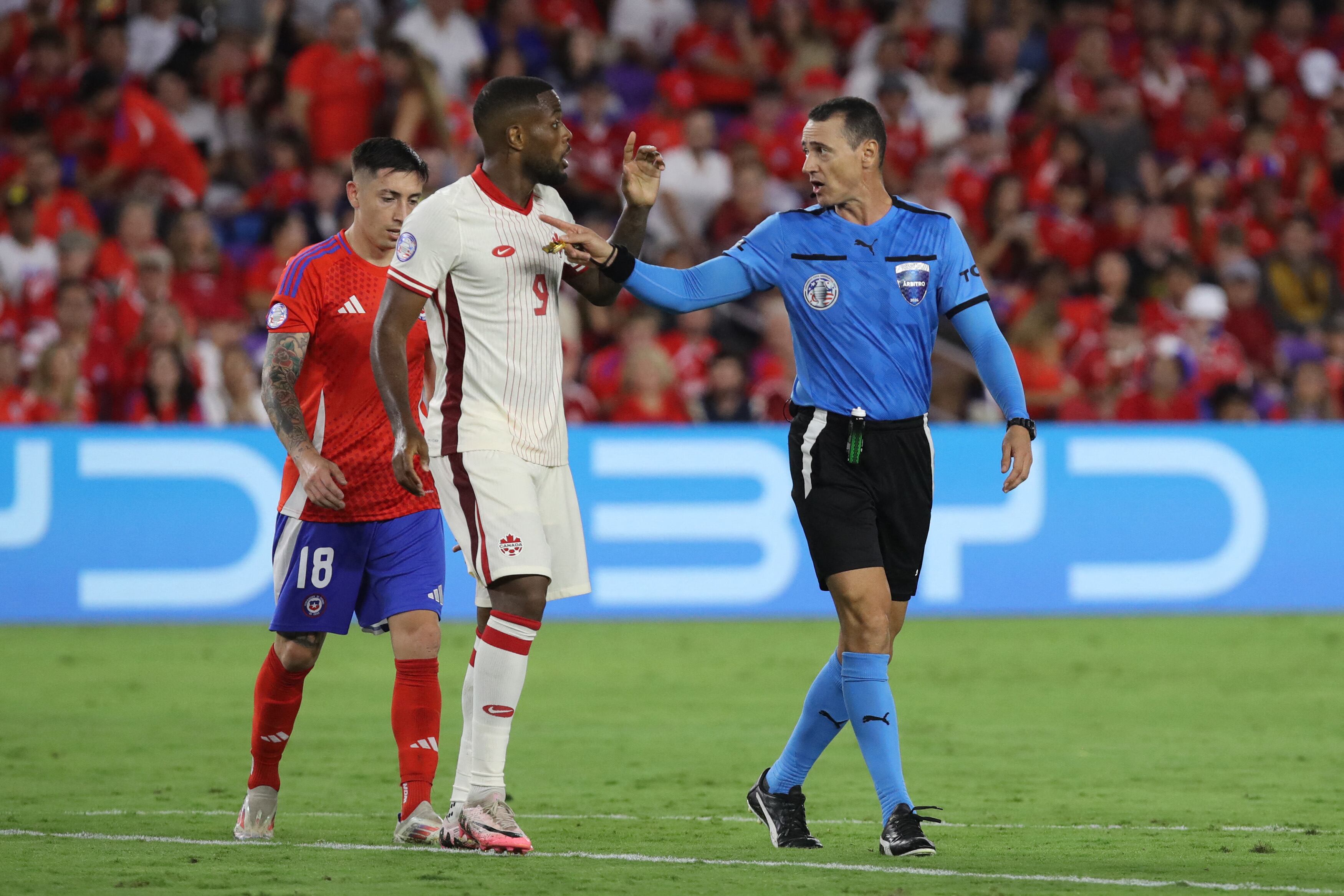 Roldán en medio del partido Chile vs. Canadá por Copa América 2024.