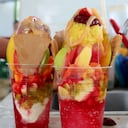 El cholado se prepara con hielo raspado, mermelada y frutas.