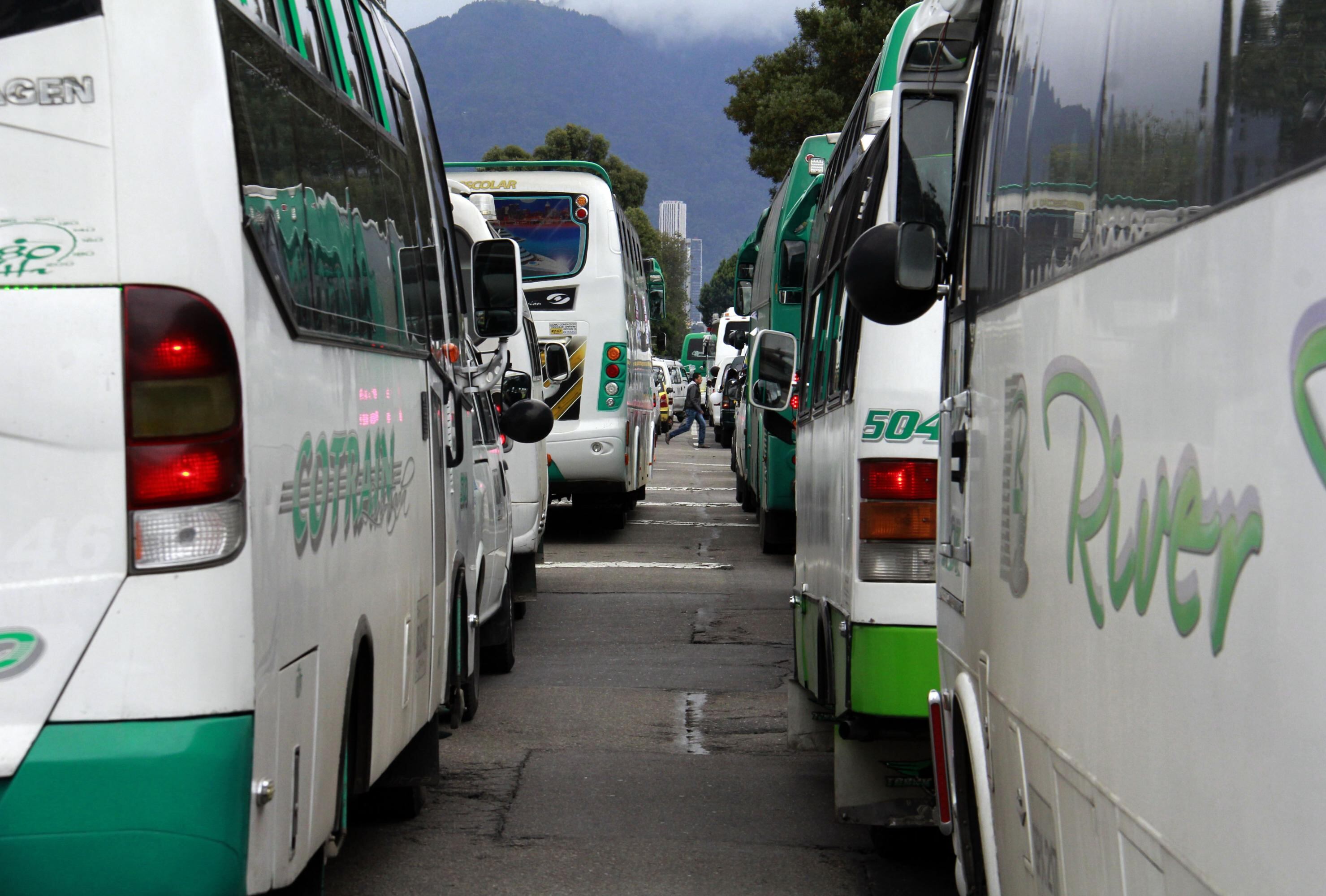 Irregularidades q en la adjudicación de un millonario contrato pone en juego la movilidad de los estudiantes de por lo menos 18 municipios de Casanare.