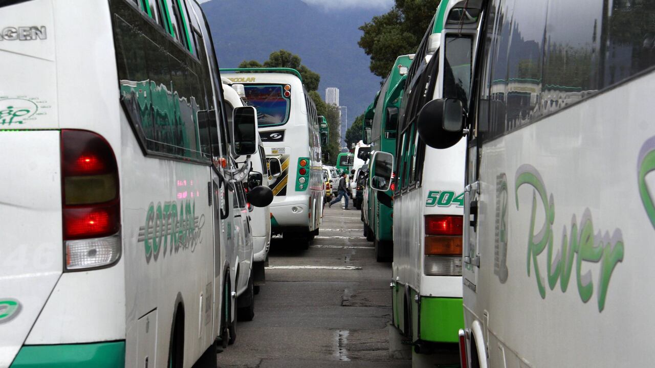 Irregularidades q en la adjudicación de un millonario contrato pone en juego la movilidad de los estudiantes de por lo menos 18 municipios de Casanare.