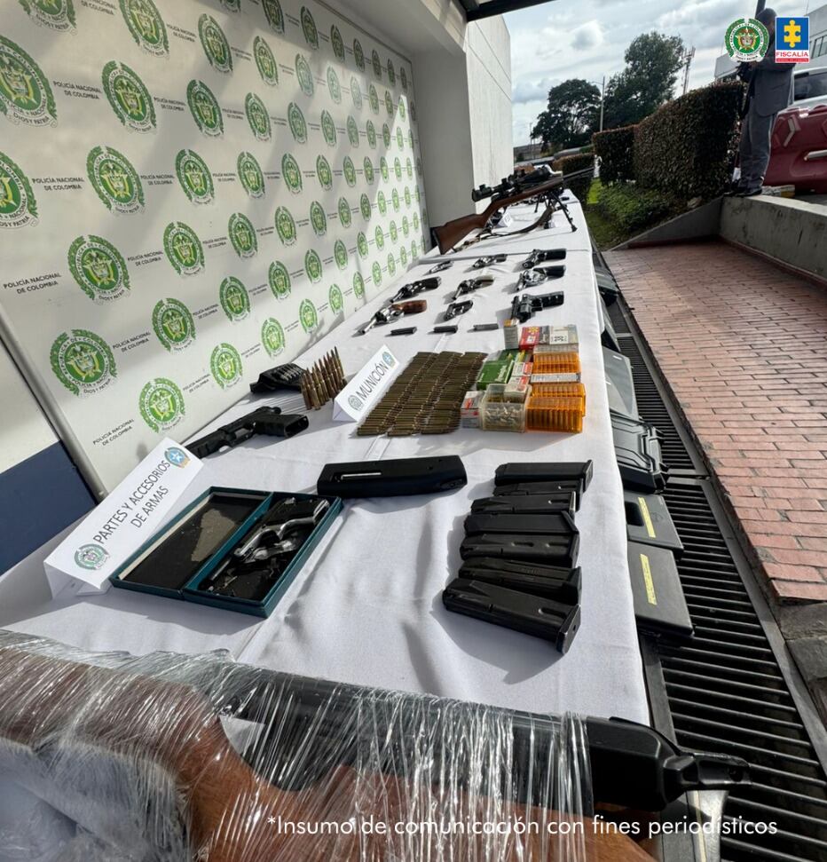 La Fiscalía desarticuló red de tráfico de armas en Bogotá integrada por policías y militares.