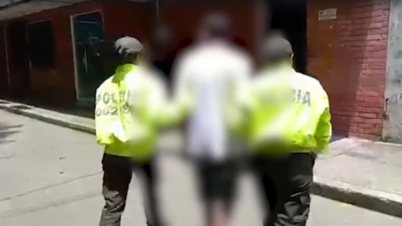 Al parecer, el aprehendido lideraba un grupo de delincuencia común organizada dedicado a la comisión de homicidios, hurtos y microtráfico.