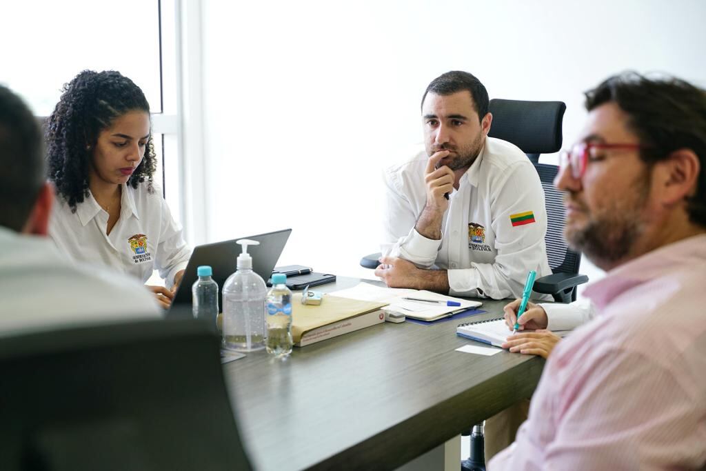 Gobernador de Bolívar, Yamil Arana, se reunió con entidades turísticas