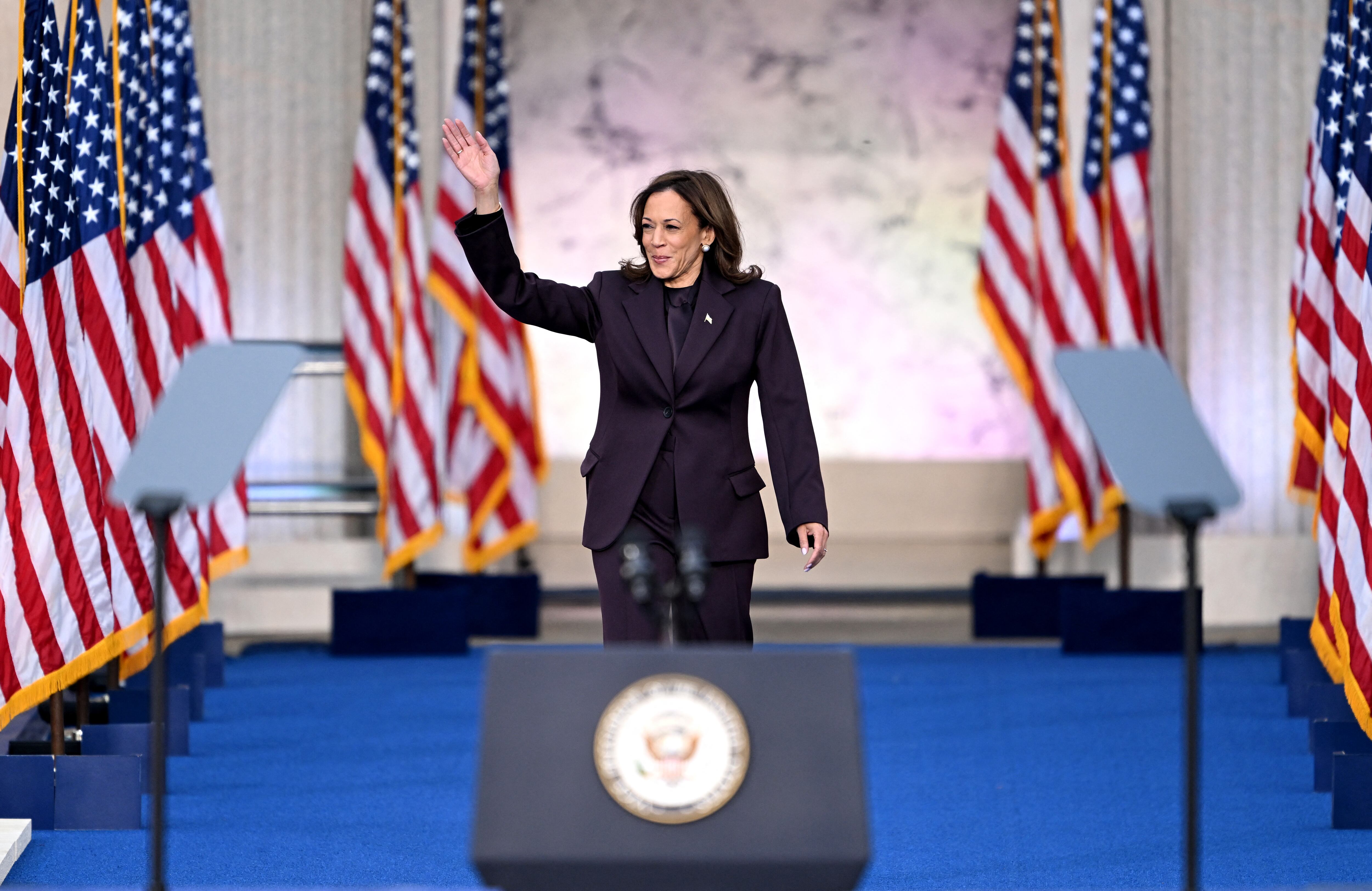 Donald Trump obtuvo una victoria aplastante el 6 de noviembre de 2024 en las elecciones presidenciales de Estados Unidos, derrotando a Kamala Harris para completar una sorprendente remontada política que conmocionó al mundo. (Foto de SAUL LOEB / AFP)