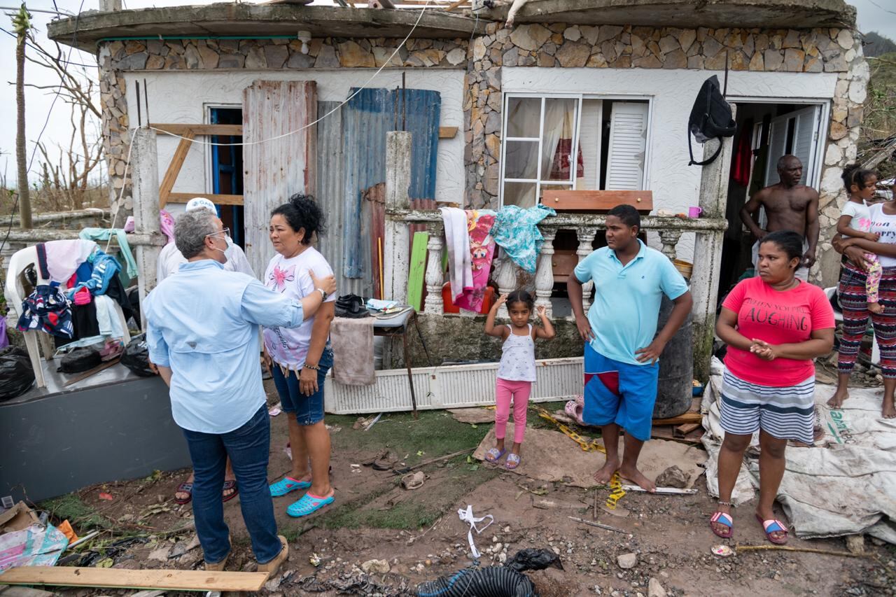 El presidente, Iván Duque, en su recorrido por la isla de Providencia.