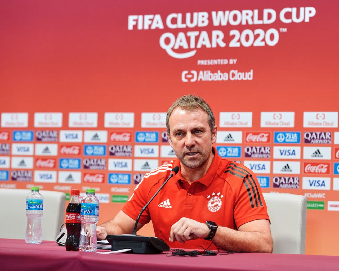Previo al decisivo juego, el entrenador del Bayern, Hansi Flick, pidió a sus jugadores que no subestimen al rival. “Es un equipo que tiene la ambición de jugar al fútbol y que tiene muchas soluciones ofensivas. Sus defensas laterales son también muy ofensivos”.