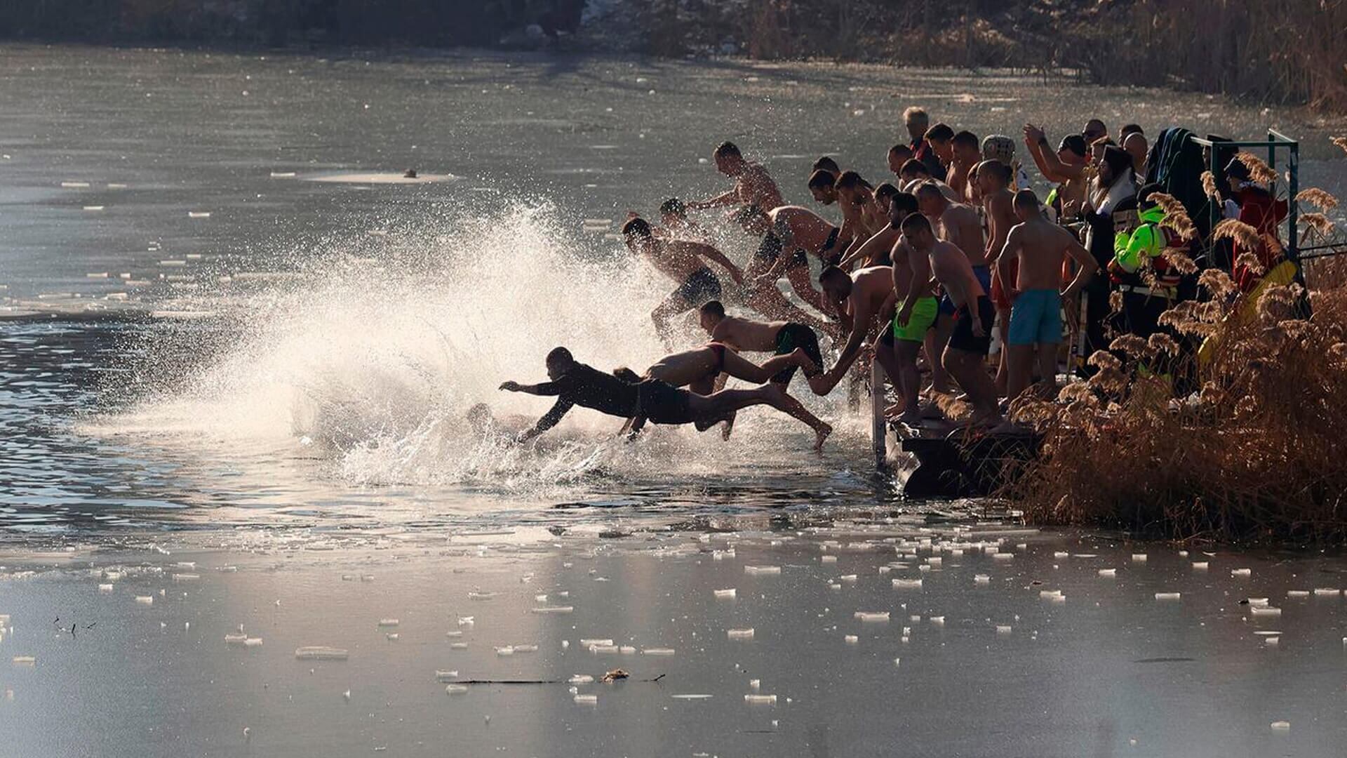 Piloto Henk Lategan y copiloto Brett Cummings compiten  en la cuarta etapa de Dakar Rally entre Al Henakiyah y Alula, en Arabia Saudita