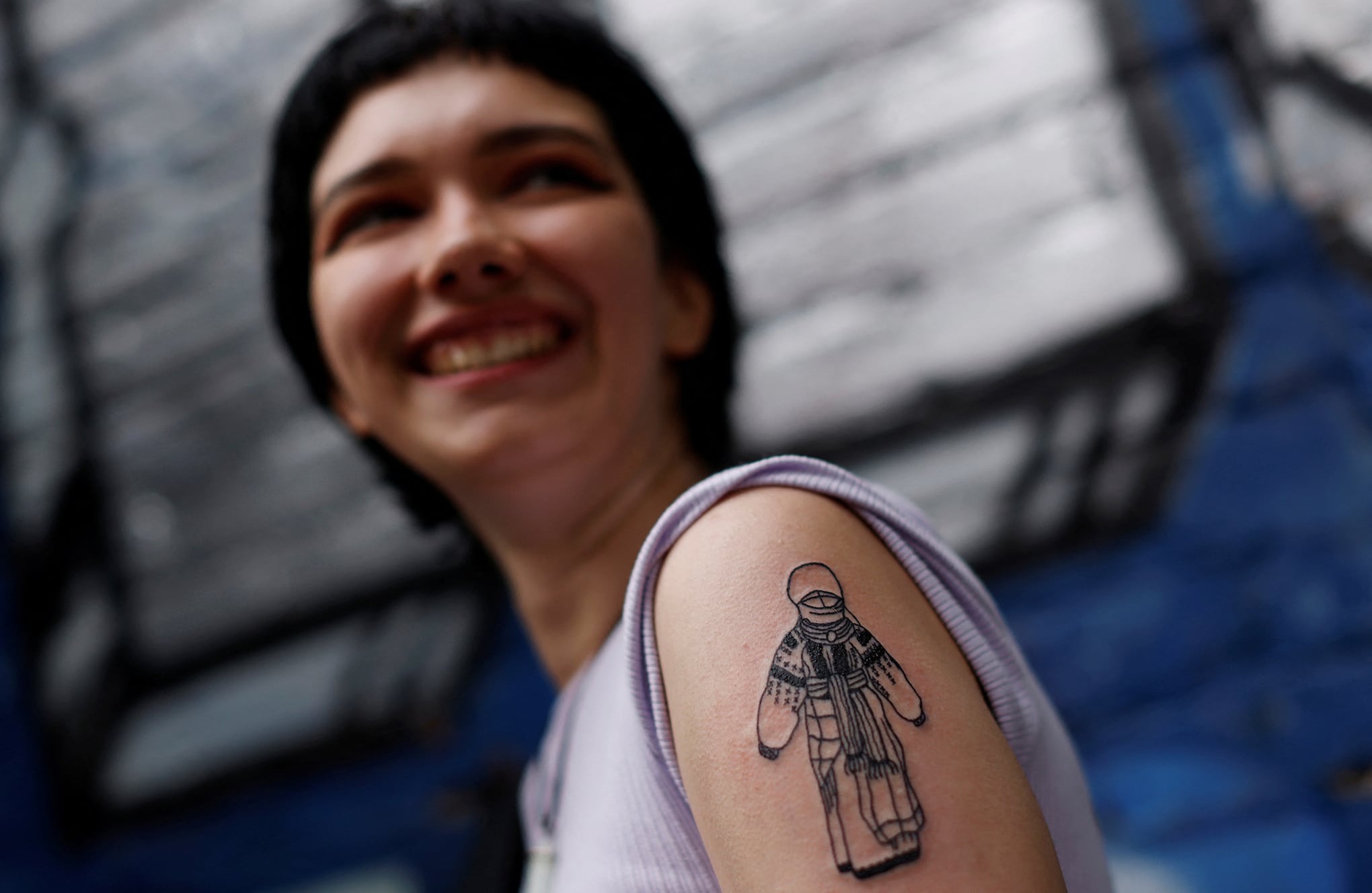 En imágenes : Los ucranianos se hacen tatuajes para recaudar fondos para el ejército ucraniano