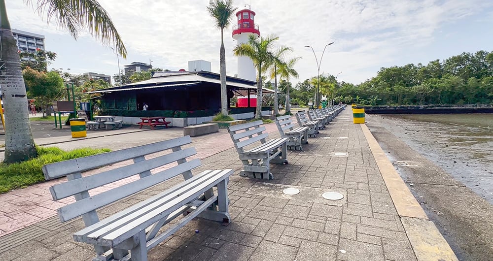 Este turístico sector, que en otros tiempos permanecía con gran afluencia de visitantes, registra un panorama desolador. Varios comercios han cerrado y no hay colegios abiertos. 