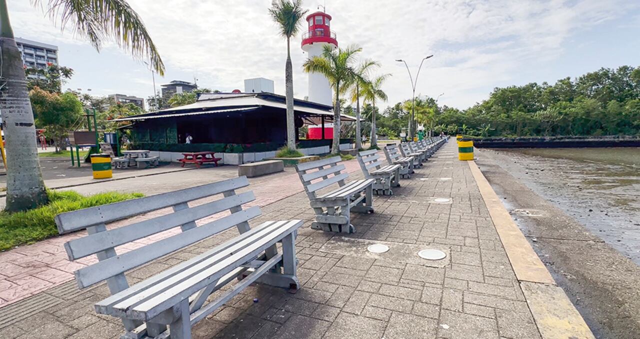 Este turístico sector, que en otros tiempos permanecía con gran afluencia de visitantes, registra un panorama desolador. Varios comercios han cerrado y no hay colegios abiertos.