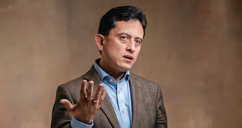 Mientras Luis Carlos Reyes denunció a varios de sus compañeros, él salió del cargo y los otros siguen en el Gobierno.