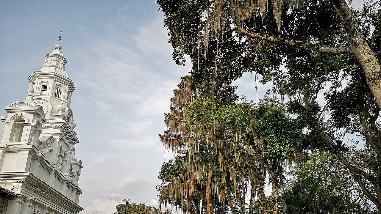 Las campanas de la Basílica Menor de la Inmaculada Concepción fueron construidas con monedas de oro, joyas y metales donados por los salamineños.