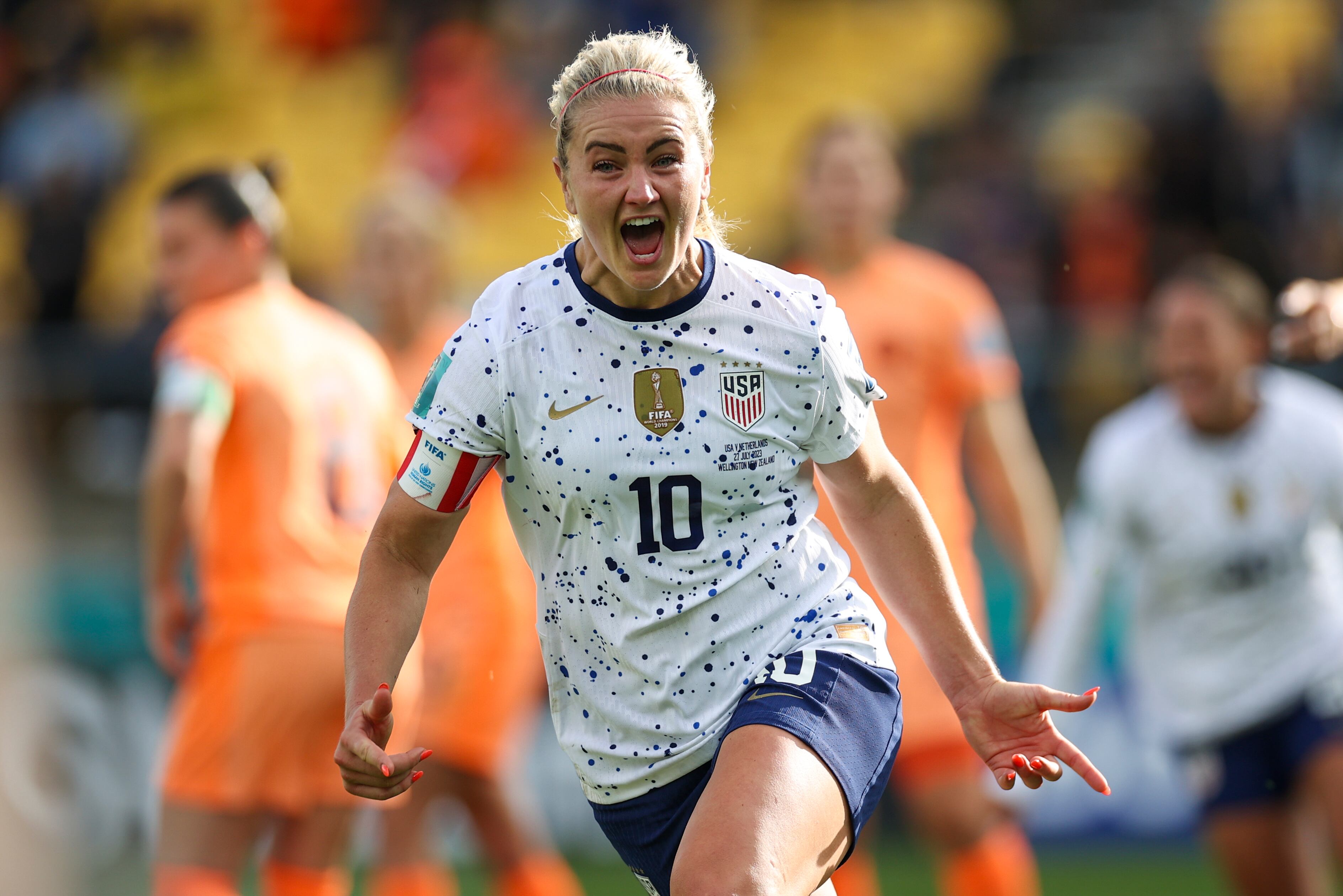 Lindsey Horan, de Estados Unidos, celebra el gol de su equipo durante el partido de la ronda de Grupos en la Copa del Mundo, entre Estados Unidos y Países Bajos, en Wellington, Nueva Zelanda, el 27 de julio de 2023. (AP Foto/Alysa Rubin)