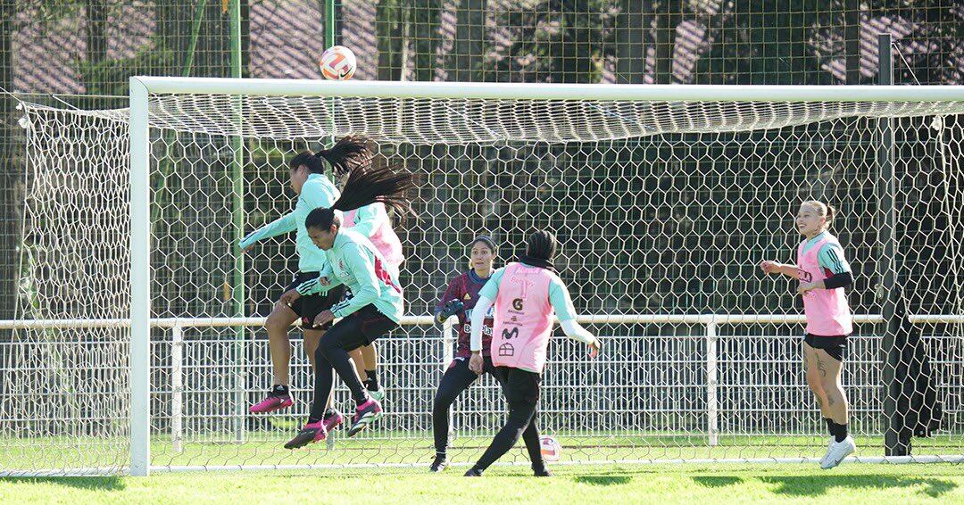 La Selección Colombia Femenina entrenó en París, Francia, en los últimos días.