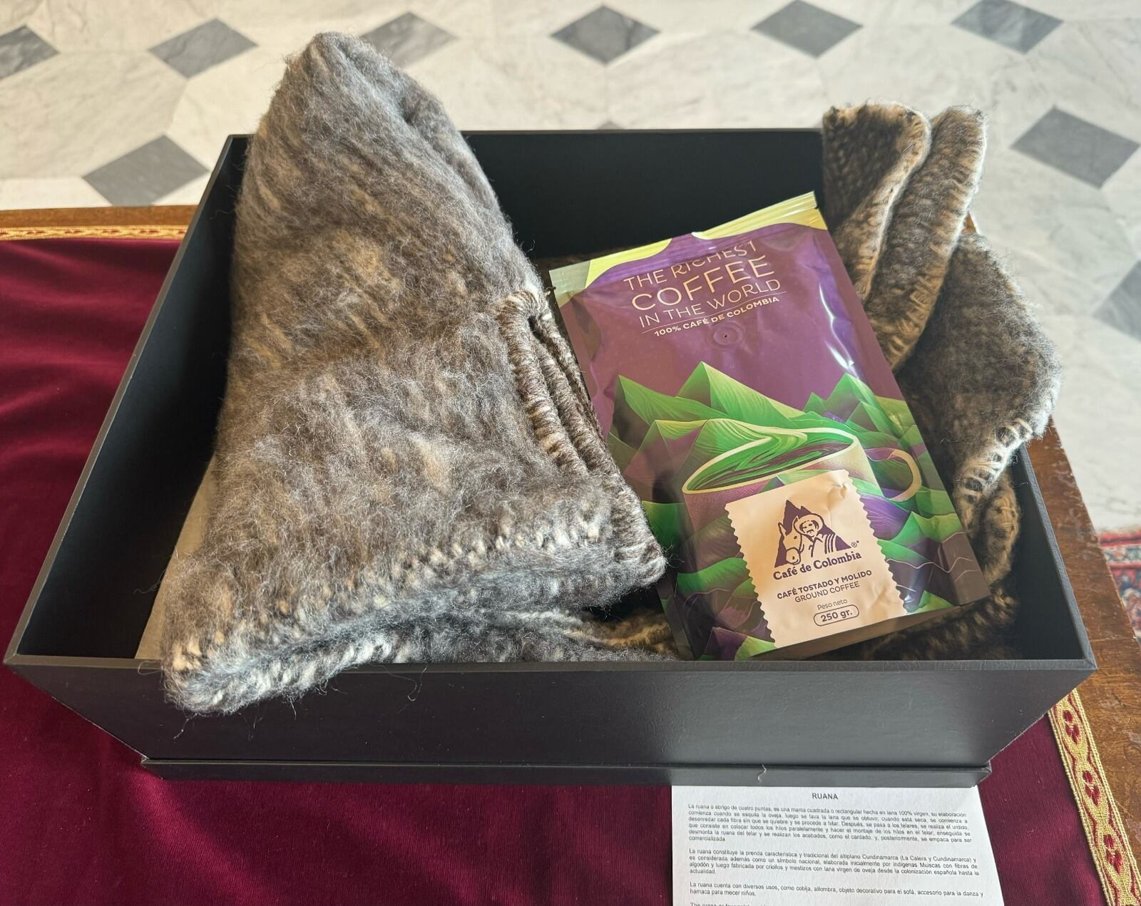 El mandatario llegó puntual a la cita con el pontífice programa para las 10:30 a.m., hora local, acompañado del canciller, Álvaro Leyva, y fue recibido por el arzobispo Leonardo Sapienza.