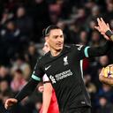 Liverpool gana y se aleja del City en la punta de la Premier League